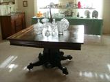 Antique dark oak table with 2 leaves
