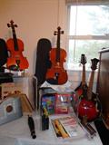 Fiddles incl. Palatino 4/4 w/ case, Mandolins are Laurel & Bedford, zither & melody harp
