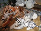 Large better quality stuffed
animales.