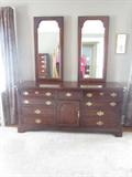 Dresser with double mirror to Bassett Queen Size Set