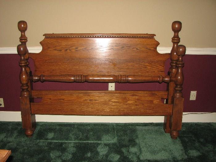 Cannonball Queen Oak bed with dental trim