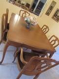 JOHN STUART DINING RM TABLE WITH 2 ARM CHAIRS AND 4 CHAIRS.