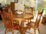 Round table with 4 chairs and 2 leaves