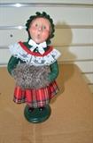 Byers Choice-Caroler Figurine