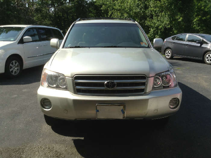 2003 TOYOTA HIGHLANDER 3.0 L V-6, AWD, AUTOMATIC TRANS, LOADED TIRES LIKE NEW INTERRIOR CLEAN NO CUTS OR BURN MARKS, P/SEAT,P/WINDOW, P/DOOR LOCKS, A/C, ECT.