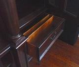 Many drawers, great storage