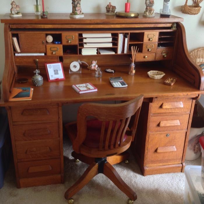 Vintage Gregory, Mayer and Thom Roll-Top Desk and Chair in Mint Condition