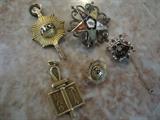 Many fraternal pieces