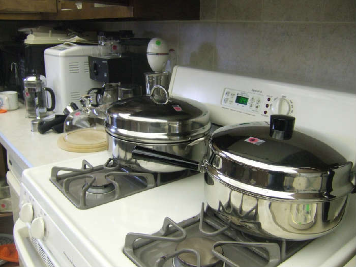 Some really nice kitchenware and small appliances