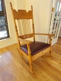 BEAUTIFUL VINTAGE ROCKING CHAIR