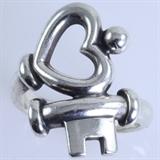 Estate James Avery sterling silver key ring: size 7 1/2, 7 gms