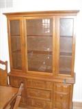 Bassett Dining room set "Adorno Collection" China cabinet