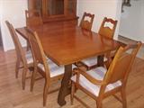 Bassett Dining room set "Adorno Collection" table and leaf