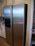 LIKE NEW WHIRLPOOL REFRIGERATOR