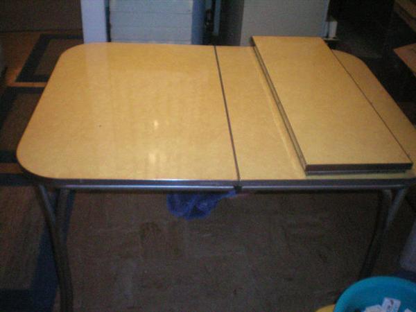 Retro table and leaf.  In good condition!