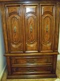Vintage Thomasville hutch matches king sz bedroom furn