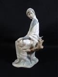 LLADRO FIGURINE NEW SHEPHERDESS, RETIRED