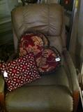                                                             recliner/pillows