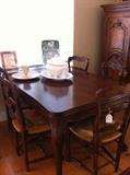                                     extra nice dining table & 6 chairs