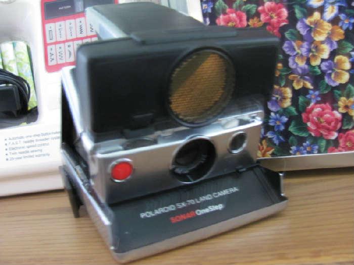 Vintage Polaroid SX-70 Land Camera Sonar OneStep with film, flash and case