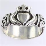 Estate James Avery sterling silver Claddagh ring: size 7 3/4, 6 gms