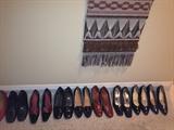 ~ WOMEN'S SIZE 9-1/2 SHOES ~ HANDBAG TOO!