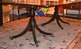 Double pedestal Georgian DR table, 19th century, with 2 leaves