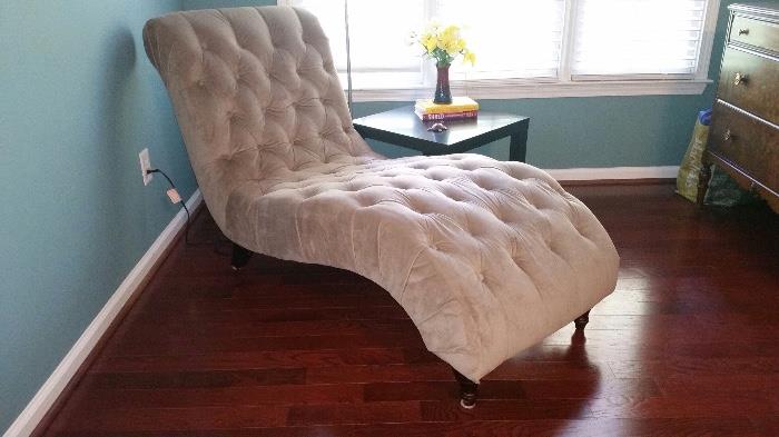 Chaise lounge, nearly new asking $225 obo