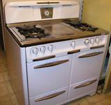 1940s Wedgewood Stove in good working condition.