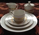 Retroneu China Gold Encrusted Inner Band 8 Place settings +++
