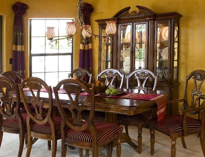 Dining Room Table w 10 Chairs and Matching Hutch