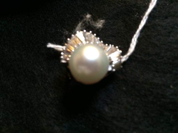 DIAMOND EARRING SET IN GOLD