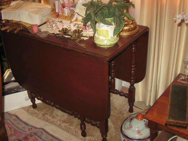 Gate leg drop leaf table.