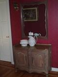 Great entry piece with matching mirror, shamrock carved design on front with heart shaped cut outs on the sides. 