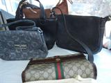 4 AUTHENTIC COACH HANDBAGE AND 1 VINTAGE GUCCI CLUTCH