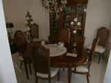 THOMASVILLE DINING ROOM SET,  WITH CHINA CABINET