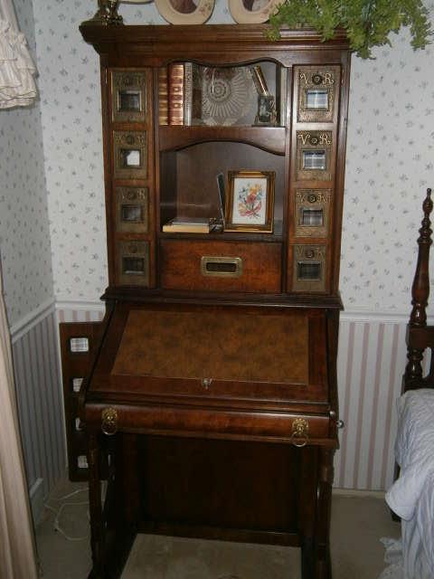 UNUSUAL SECRETARY DESK