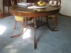 Oval Dinning Table