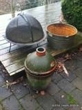 Small Komodo pot (Green Egg) smoker, Fire Pit, Bucket.