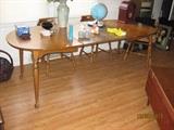Maple long table with 2 leafs