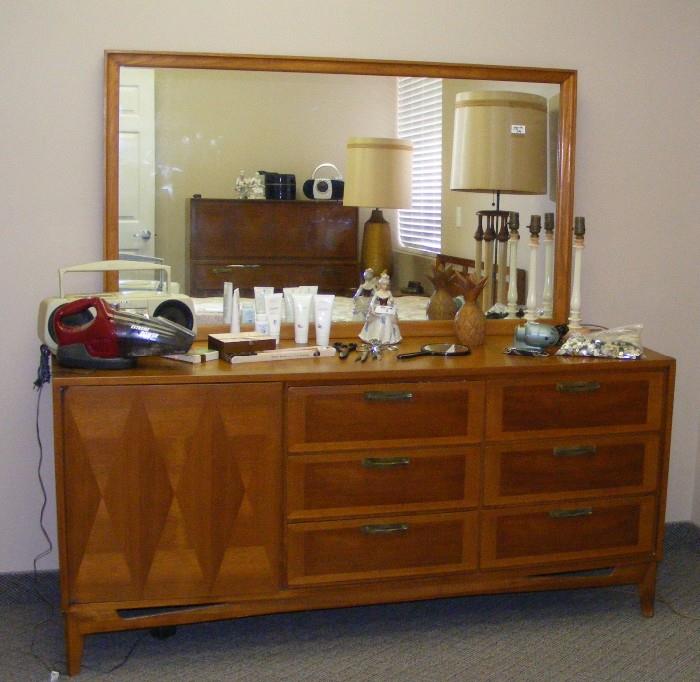 dresser with mirror