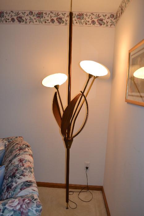 Hard to find vintage (1970s) tension pole lamp, wood and glass, floral motif