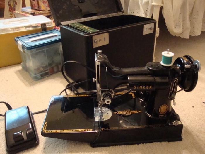 singer featherweight sewing machine with case