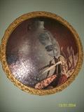 Round framed Jigsaw puzzle  " Jug Picture "