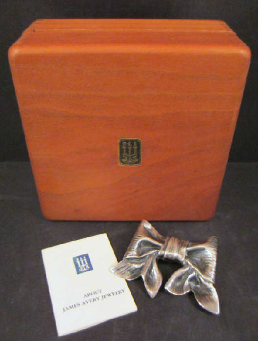 RARE, RETIRED & HUGE JAMES AVERY STERLING SILVER 3-D BOW/RIBBON BROOCH WITH ORIGINAL WOOD BOX!