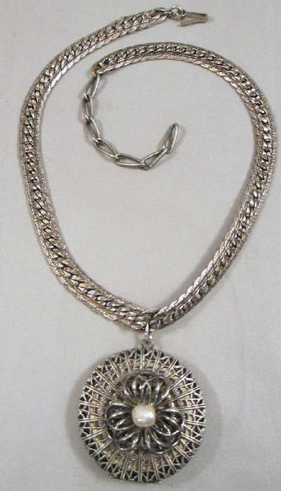 VINTAGE MIRIAM HASKELL SILVER TEXTURED CHAIN WITH SILVER FILIGREE & BAROQUE PEARL LOCKET!