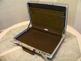 Samsonite Classic 100 Briefcase with combination lock... MINT condition !