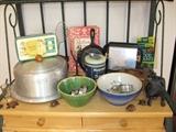 Vintage Kitchen Items...Check out the Vintage Toaster
