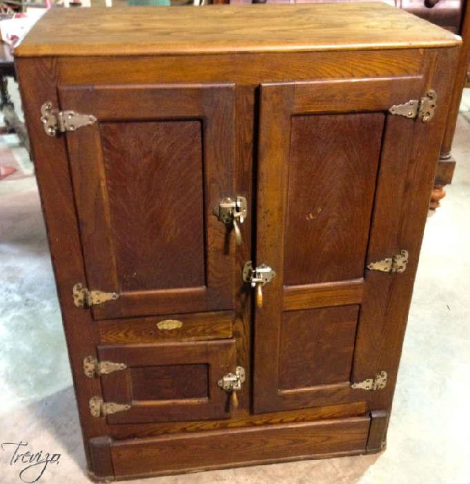 leonard cleanable icebox
