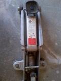 Hydraulic jack, 3,000-lb capacity.